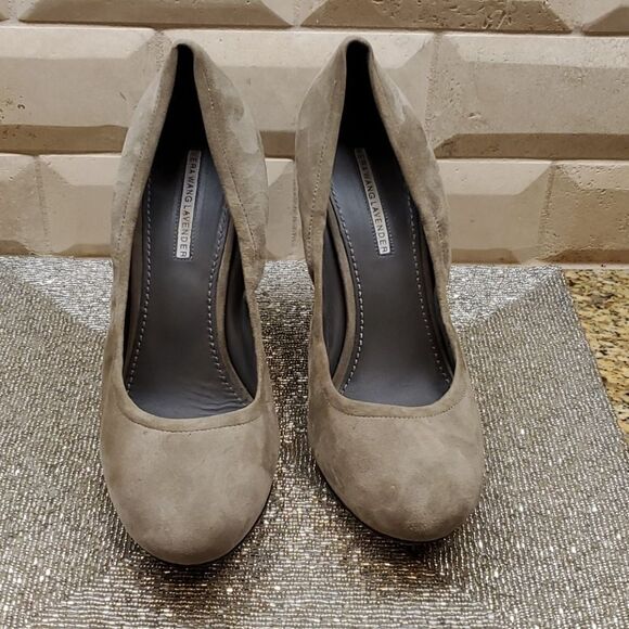 SOLD!!! VERA WANG LAVENDER - Suede Wedges  - Size 9 1/2 - Picture 2 of 7